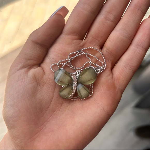 Y2K vintage green sparkly butterfly pendant necklace with jewels - Picture 2 of 3